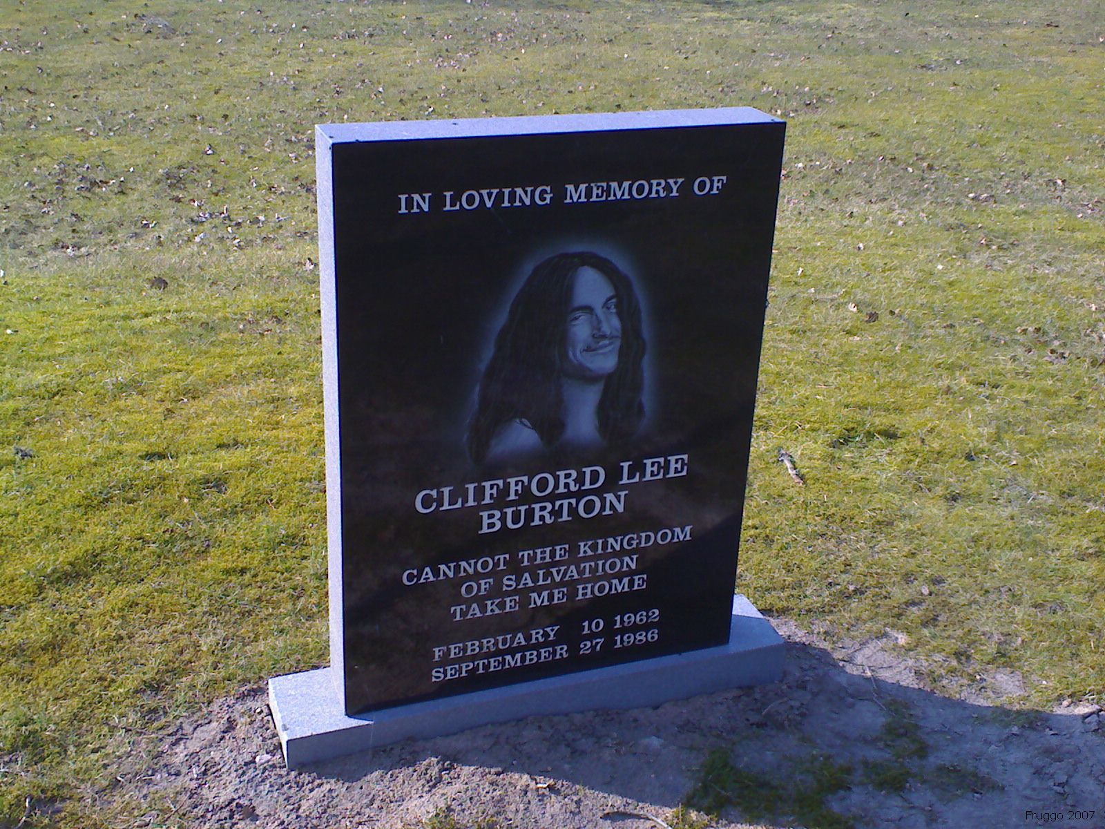Cliff_Burton_-_by_Fruggo.jpg